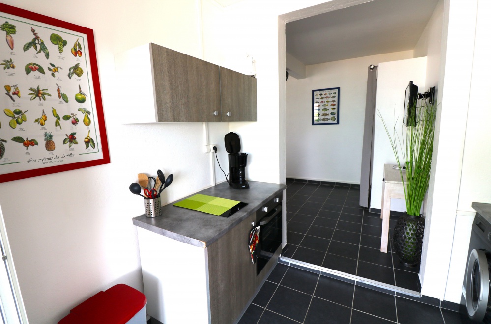 Four et plaque vitroc&eacute;ramique - R&eacute;sidence Coco       